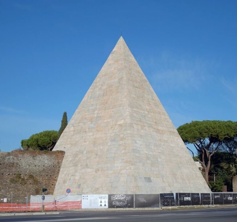 piramide cestia 1 1 768x720