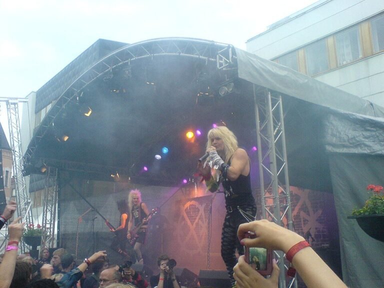 romazio event 976 crashdiet 1 768x576
