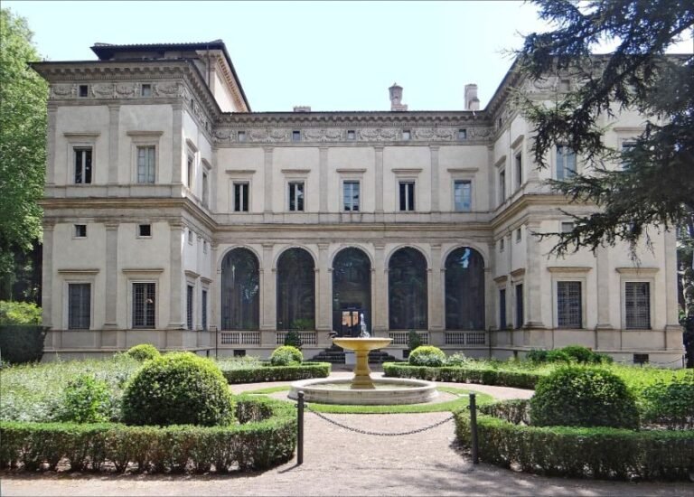 villa farnesina 1 768x550